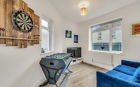 Park House - Very Spacious 4 Bed House, Games Room, Free Netflix, Close To Argyle, In The Heart Of Plymouth - Dogs Welcome - Hosted By Absolute Accommodation Plymouth